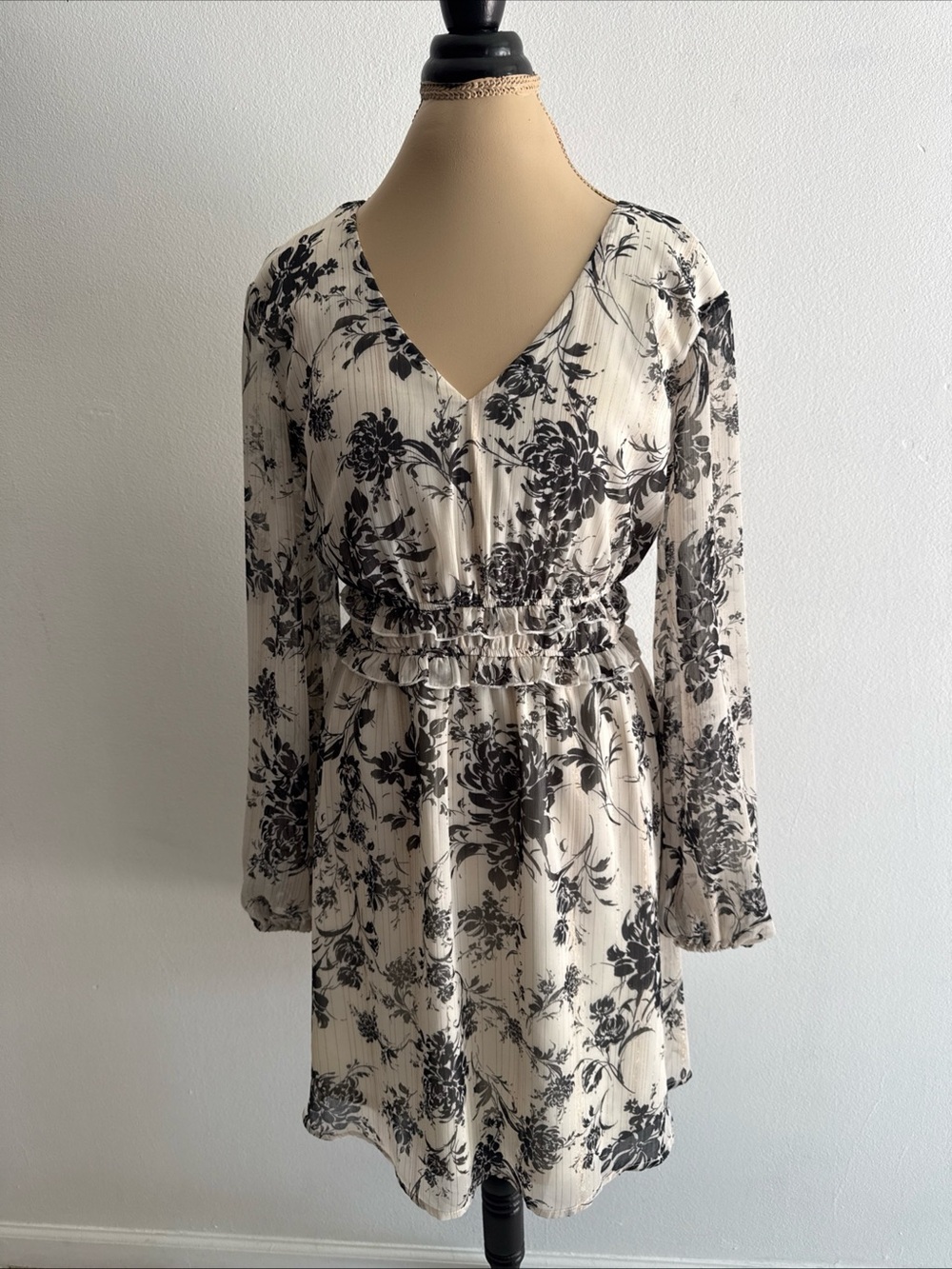 Cream and Black Floral V-Neck Long Sleeve Dress